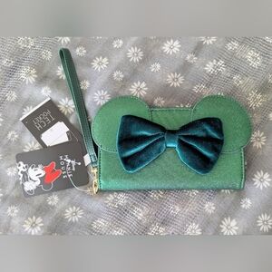 Disney Minnie Mouse Wristlet with Bow, NWT